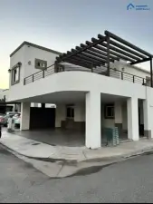 VENTA DE CASA CON ALBERCA Y TERRAZA EN PUENTE REAL SECCIÓN MARBELLA - Foto 1