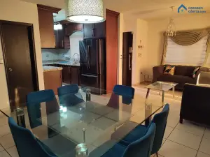 VENTA DE CASA CON ALBERCA Y TERRAZA EN PUENTE REAL SECCIÓN MARBELLA - Foto 2