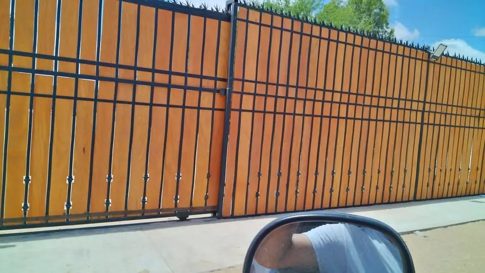Casa en venta con terreno grande en San Luis Río Colorado — 3 recámaras, 4 baños